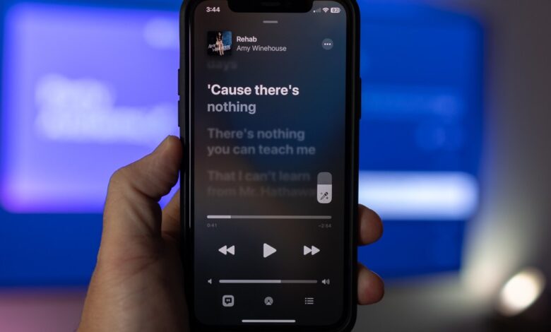 Apple Music finally remembers the words when you’re offline