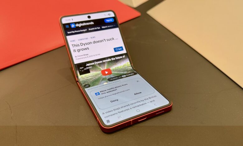 One carrier has a BOGO Samsung Galaxy Z Flip 7 deal