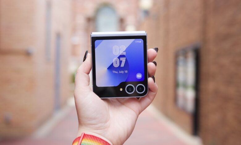 Samsung will fix Now Bar for Galaxy Z Flip phones, but not anytime soon