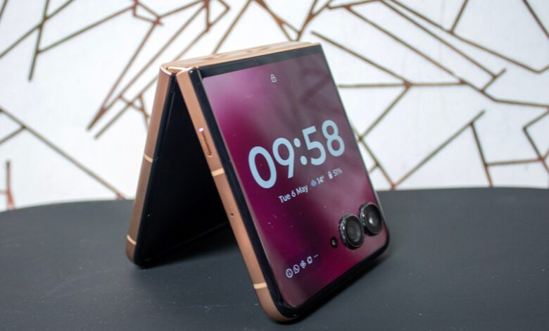 The Motorola Razr Ultra 2025 – the best folding phone – is on sale at 15% off